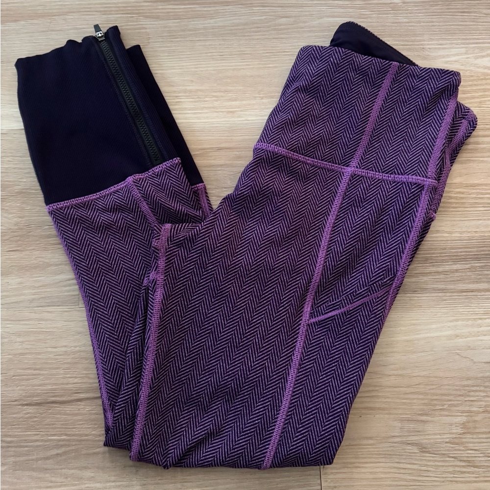 LULULEMON Purple Herringbone Leggings, Size 6. EUC!